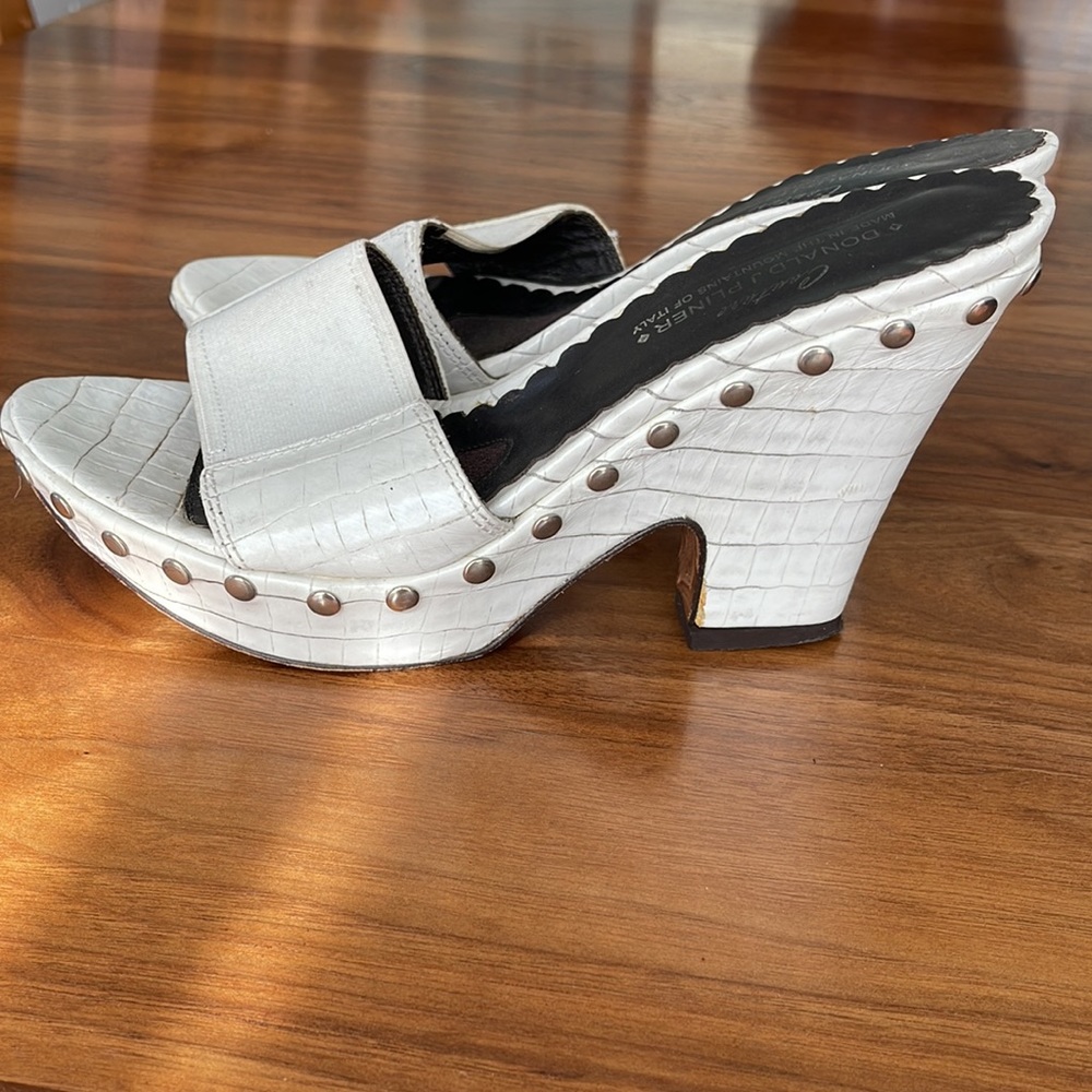 Donald J Pliner white leather sandals